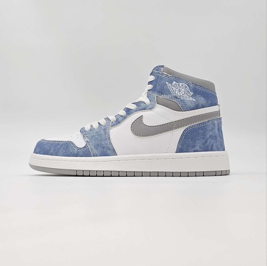 کتونی نایک ایر جردن 1 ساقدار کد 04 (NIKE AIR JORDAN 1)